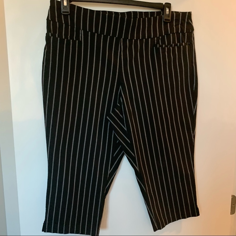 Womens Plus Size 89th + Madison Black & White Stripe Capris Pants 16w
